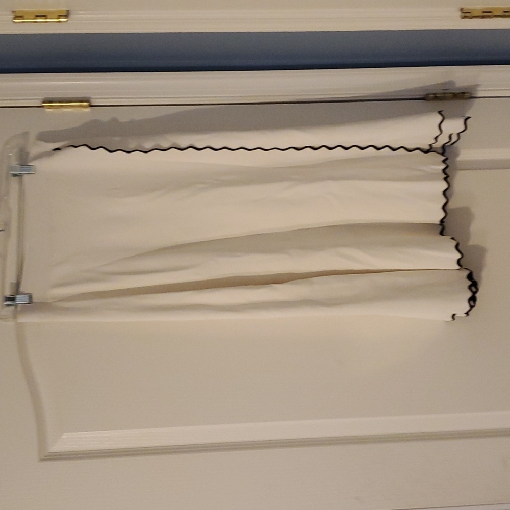 Set - Picture 3 of 4